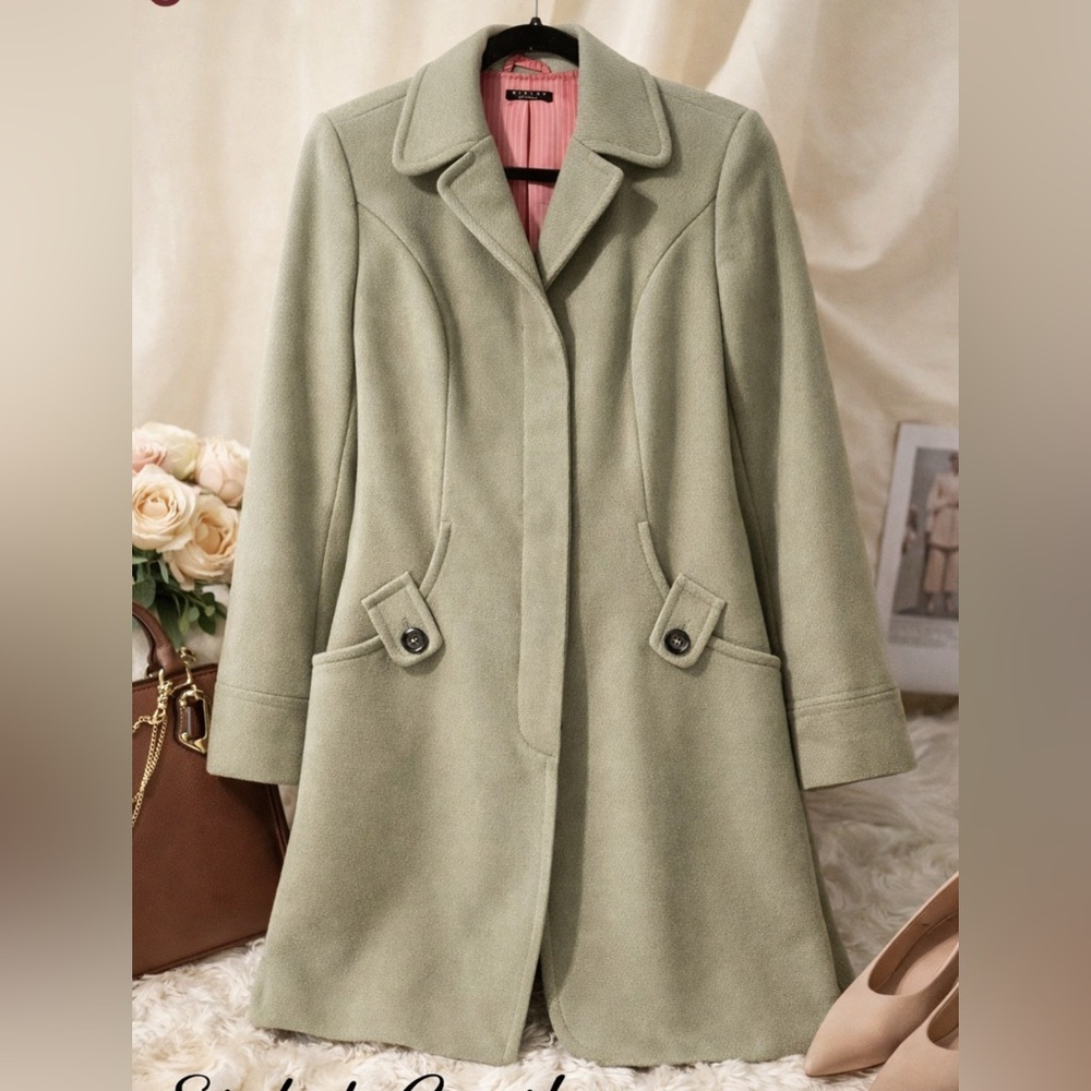 Striking in person! Sisley Sage wool blend trench size 46/ fits like a slim US 6